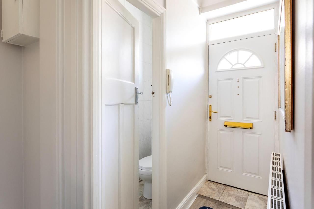 Appartement West Kensington Balcony Flat Beside Queens Club Londen