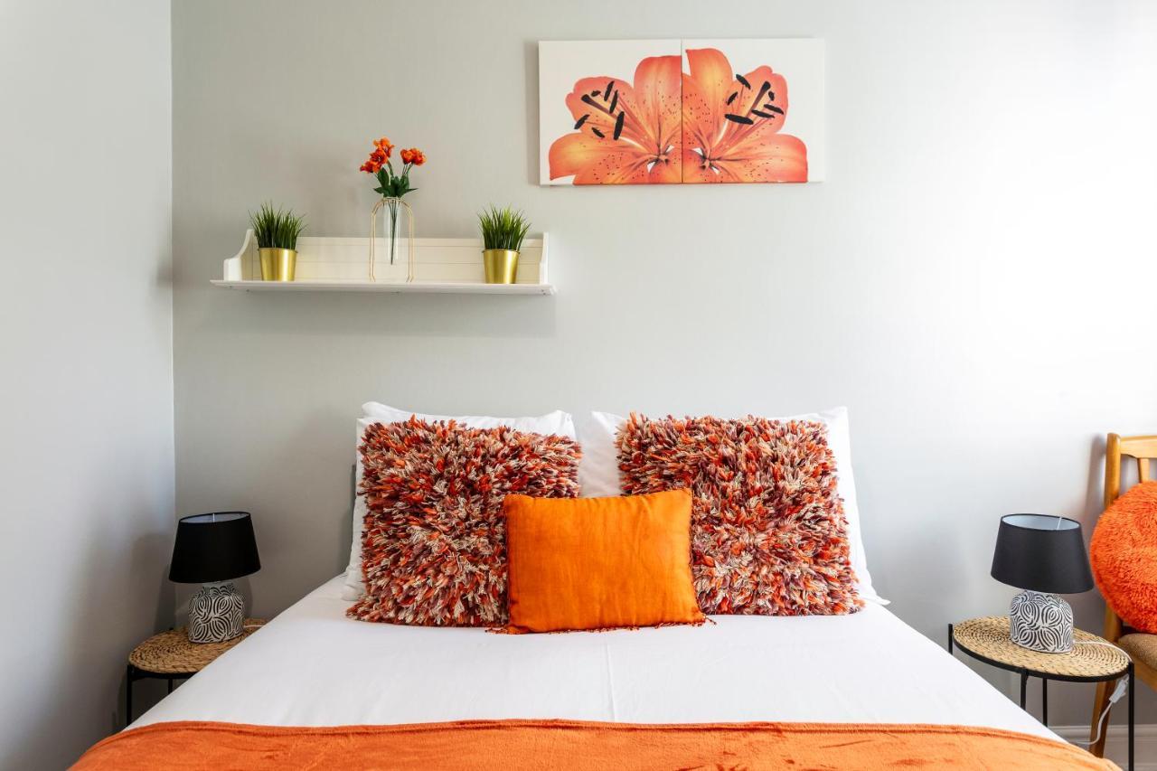 West Kensington Balcony Flat Beside Queens Club Appartement Londen